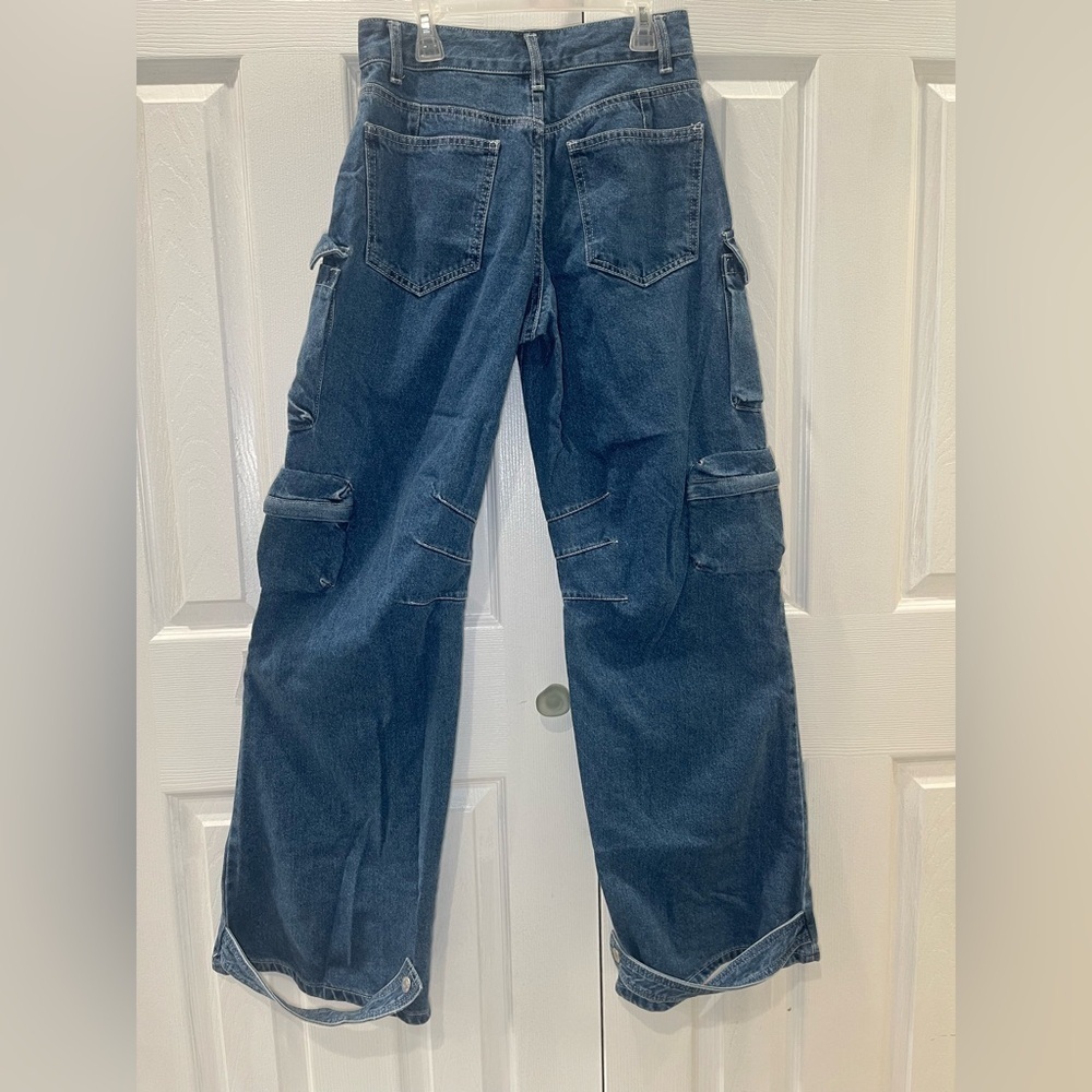 Forever 21 Cargo Relaxed Blue Jeans for Effortless Style - Picture 6 of 10